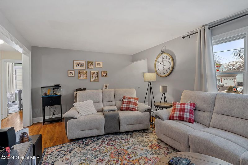 5th image of 2053 Caldicott Road