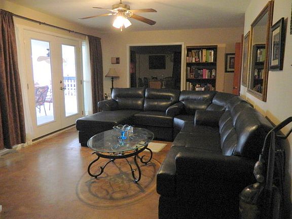 3rd image of 1717 Rosewood Ave