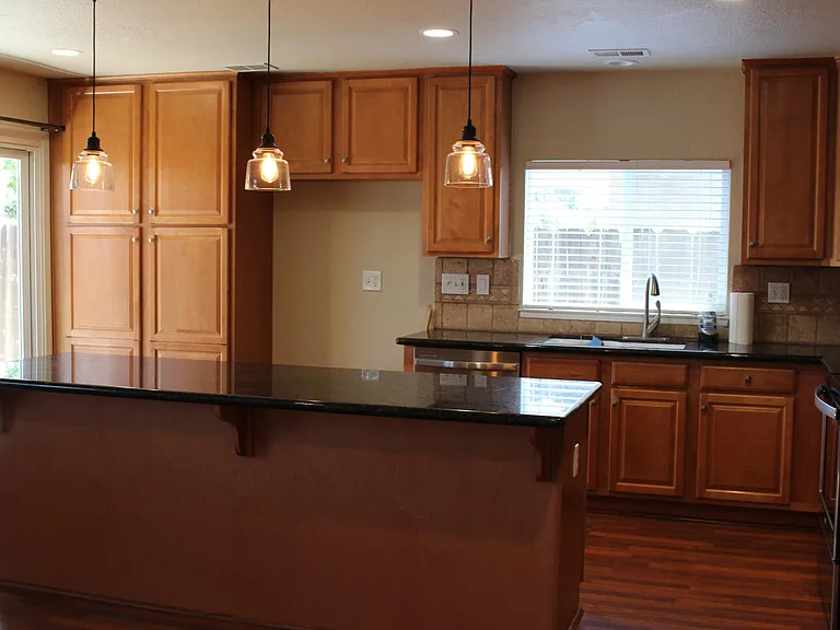 425 Bluefield Ave — Photo 3