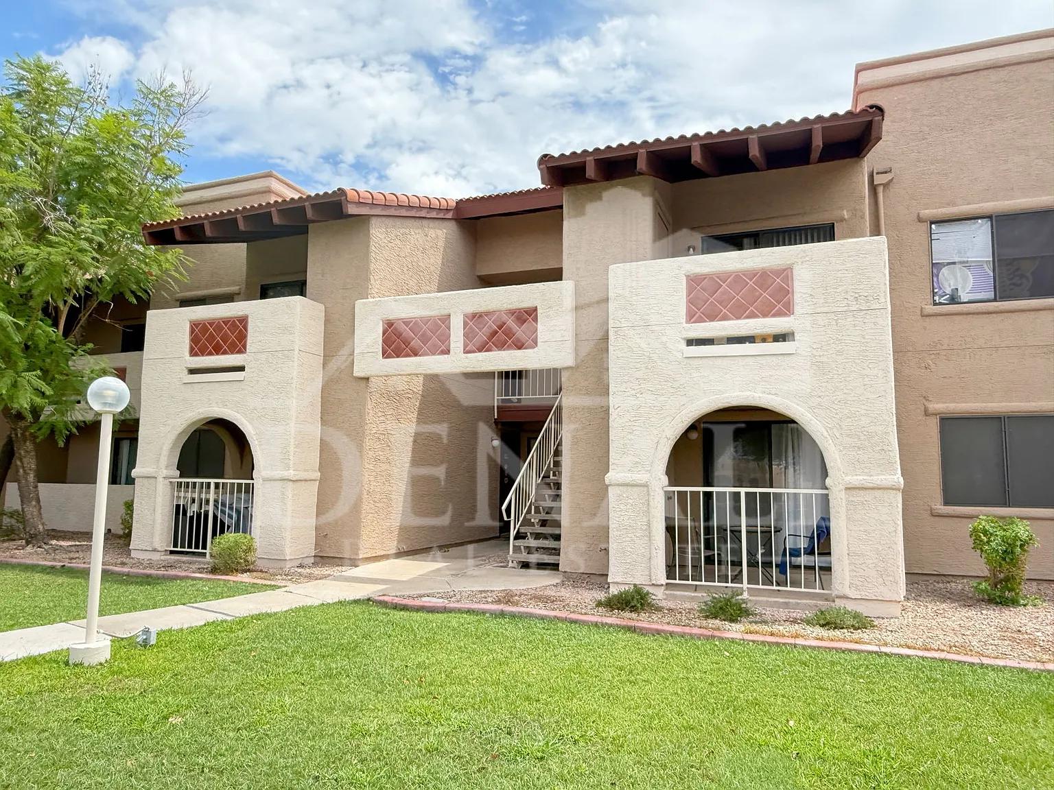 2 bed, 1.5 bath, 827 sqft, $1,395 — Photo 2