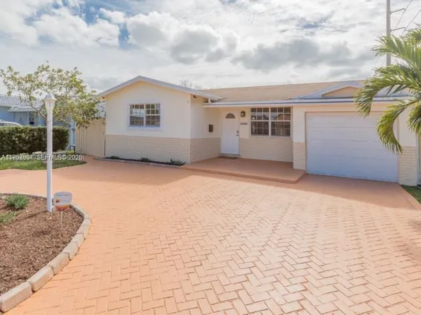 5520 Hayes St, Hollywood, FL 33021