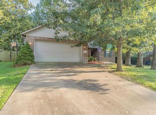 1805 SW Redwood Ave, Bentonville, AR 72712