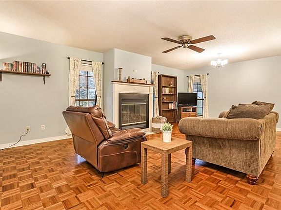 4th image of 522 Teakwood Cir