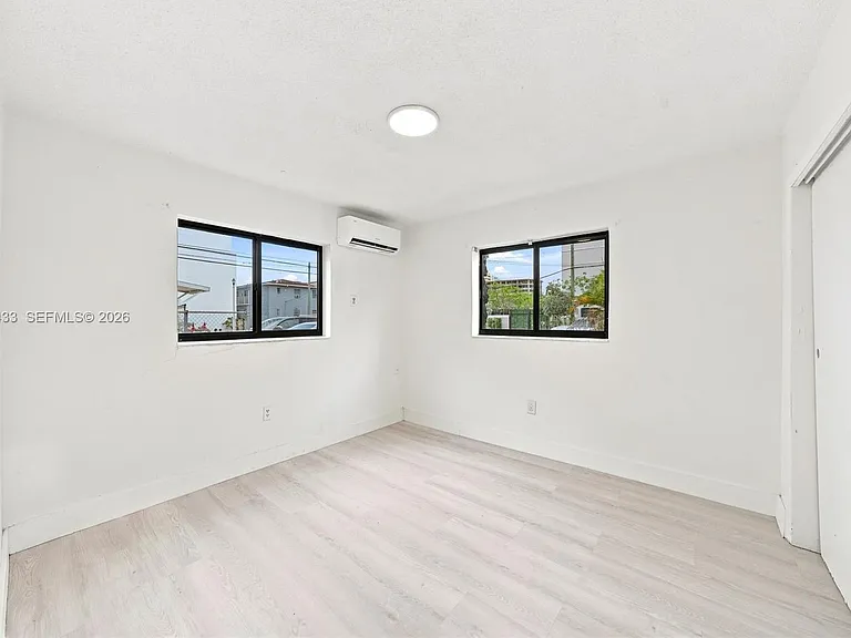 634 SW 7th Ct #5 — Photo 13