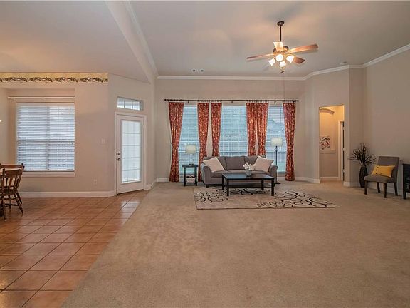 3rd image of 1610 Boxwood Ln