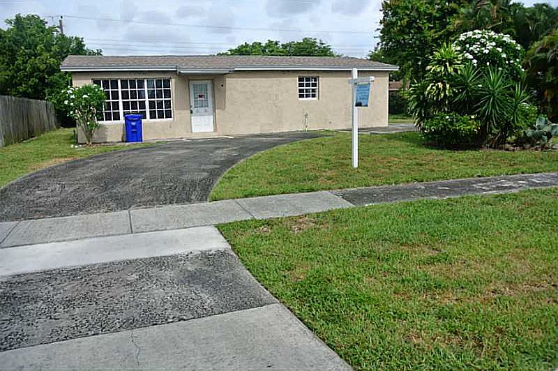 1st image of 6289 NW 17th St