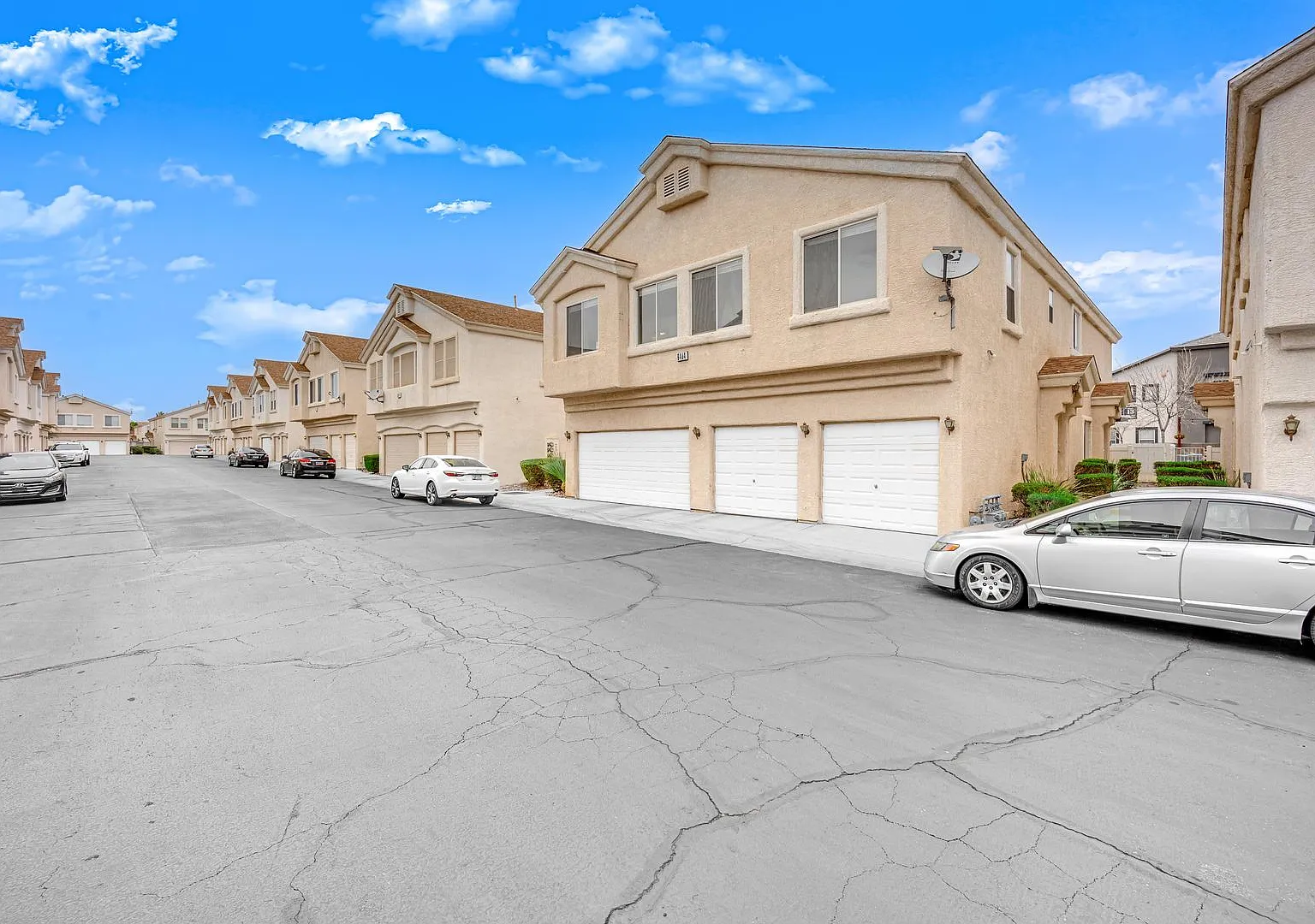 Charming 2 bedroom 2 bathroom townhome — Photo 2