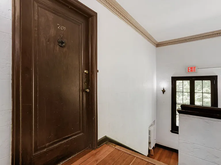 960 Goodrich Ave — Photo 18
