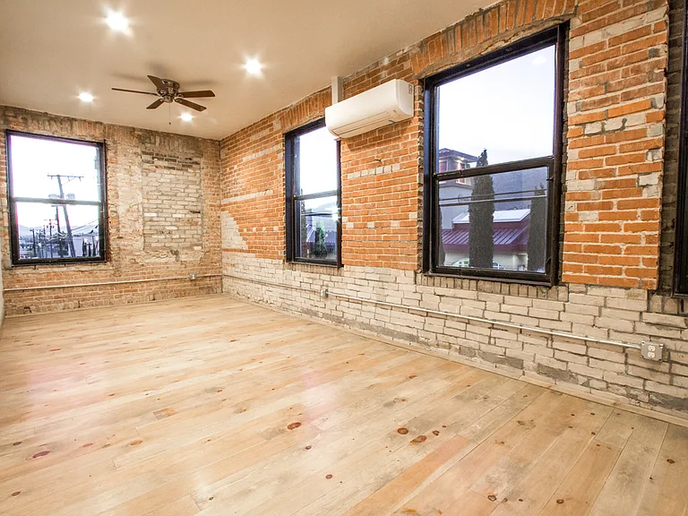 801 N Piedras St — Photo 2