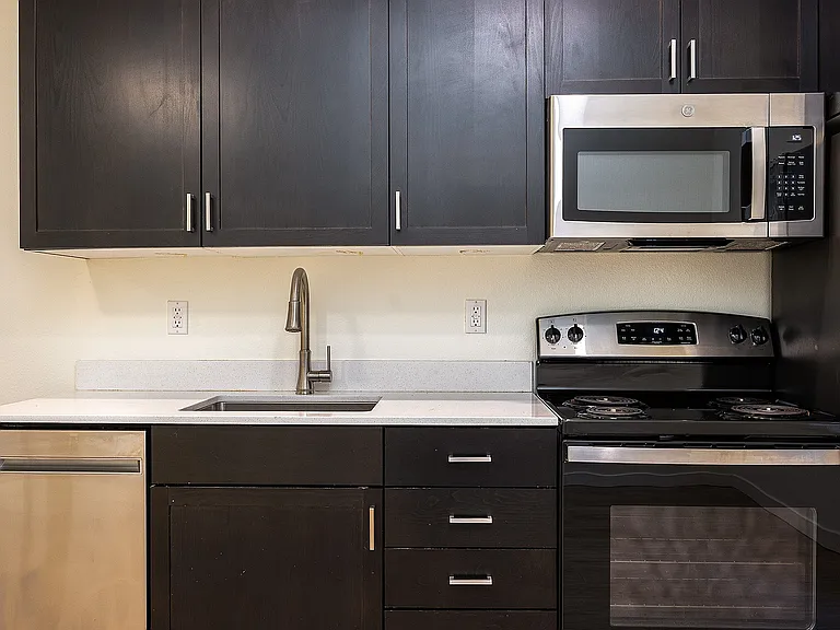 330 Dekum Apartments — Photo 11