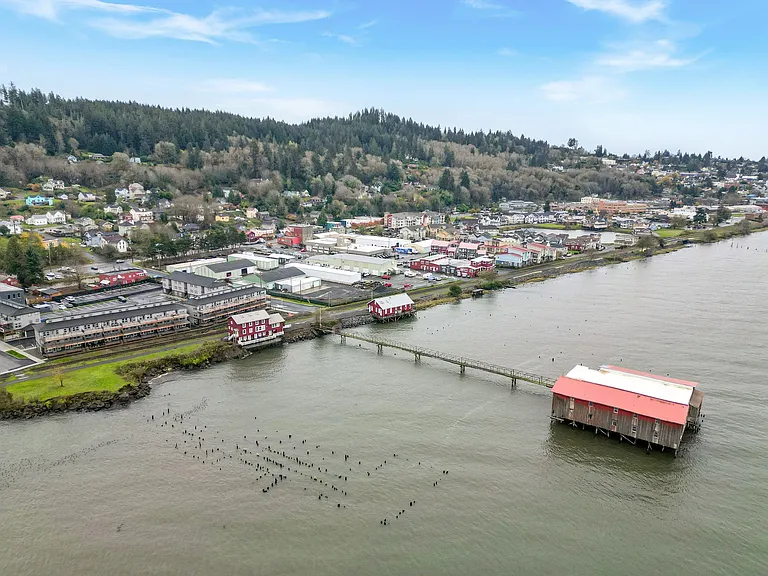 Astoria Waterfront — Photo 21