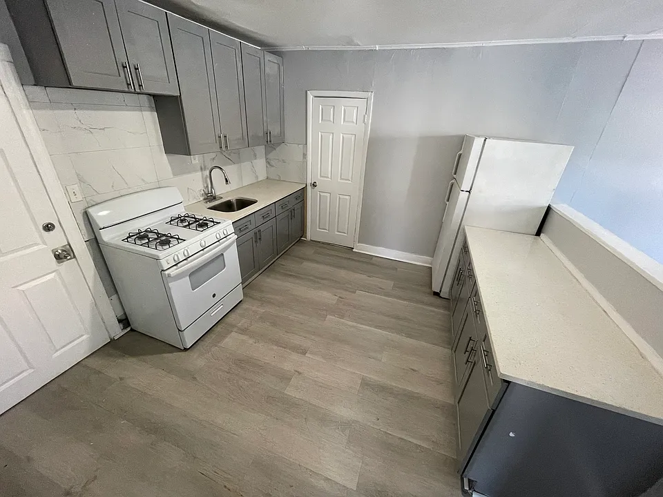 240 Lexington Ave #2