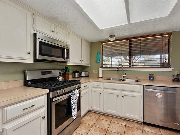 5th image of 1604 Dove Haven Dr