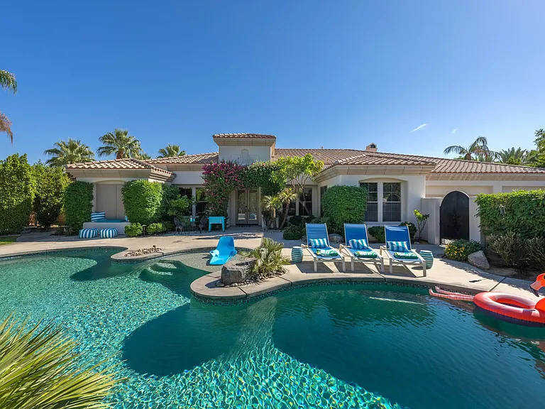 Luxury pool & spa