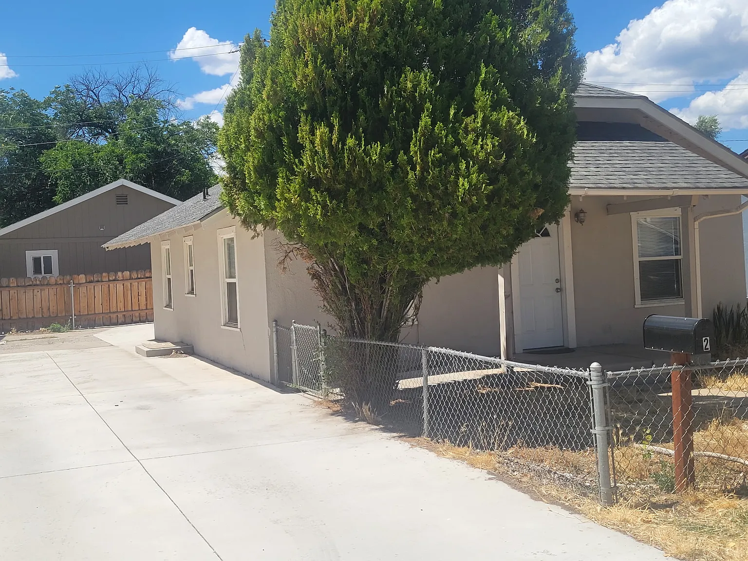 2 bed, 1000 sqft, $1,050 — Photo 1
