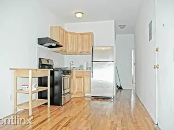 943 Metropolitan Ave, Brooklyn, NY 11211