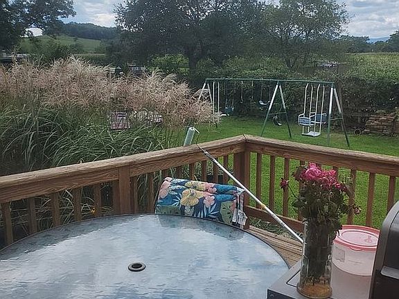 Back deck 10 ft x 16 ft facingWesternShenandoahMountain