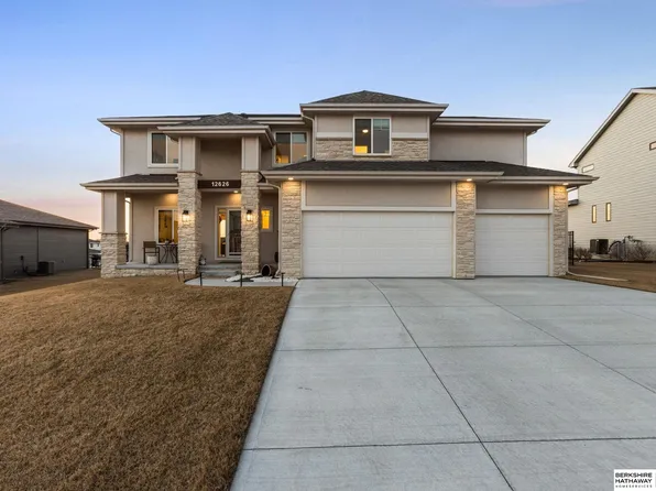12626 Carpenter St, Omaha, NE 68138