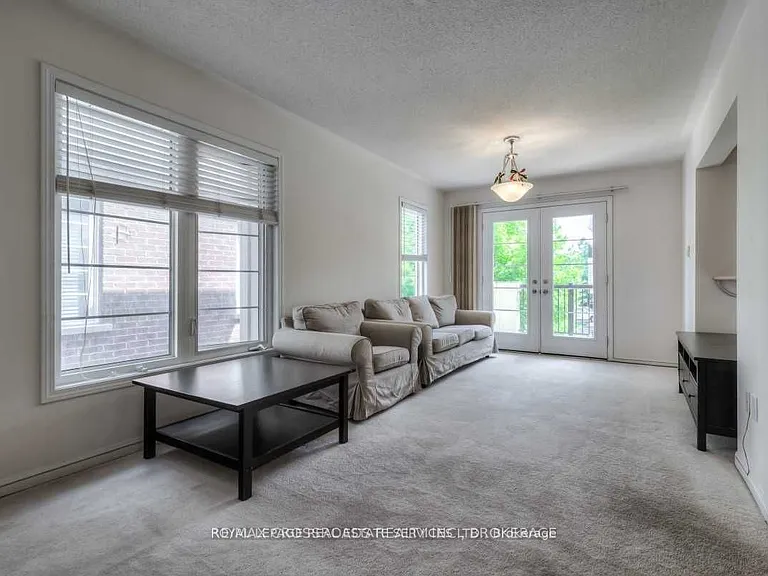 58 Howe Ave — Photo 2