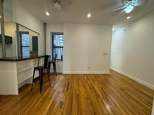 Rented by KNOCKKNOCK LLC | media 7