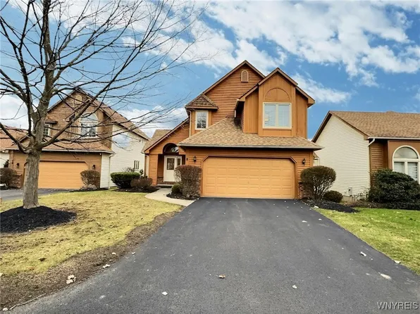 8 Eagles Trce, Williamsville, NY 14221