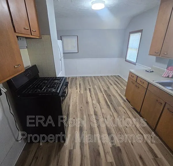 695 S Eureka Ave — Photo 7