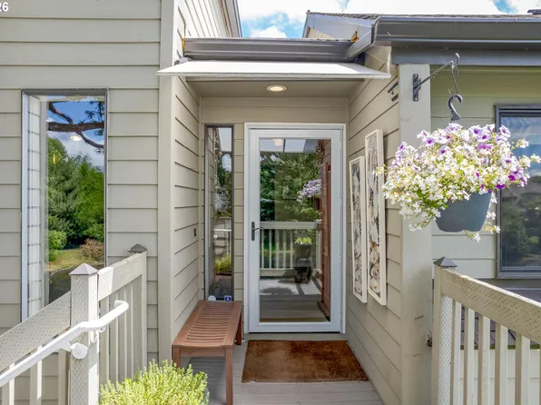 2094 Lake Isle Dr, Eugene, OR 97401