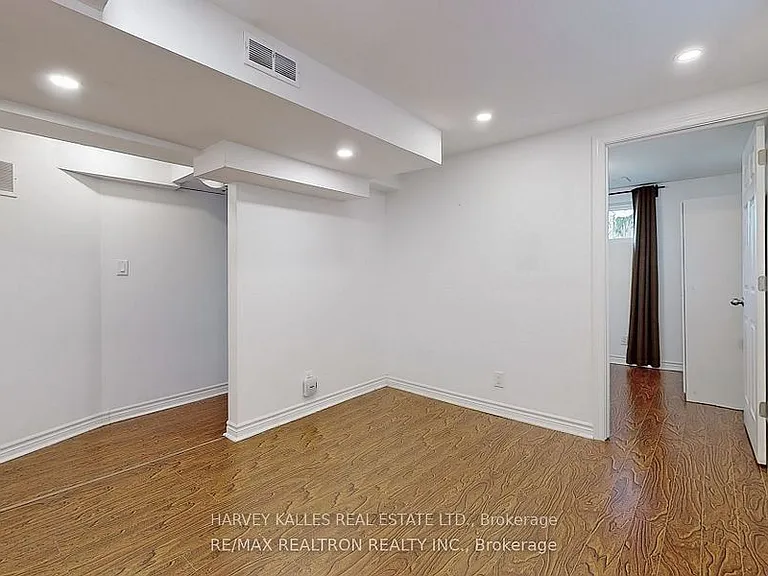 142 Combe Ave #LOWER — Photo 7