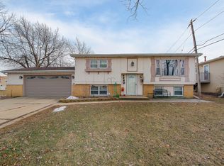 5629 Dover Rd, Oak Forest, IL 60452