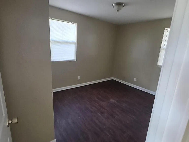 1317 W 15th St #3 — Photo 3