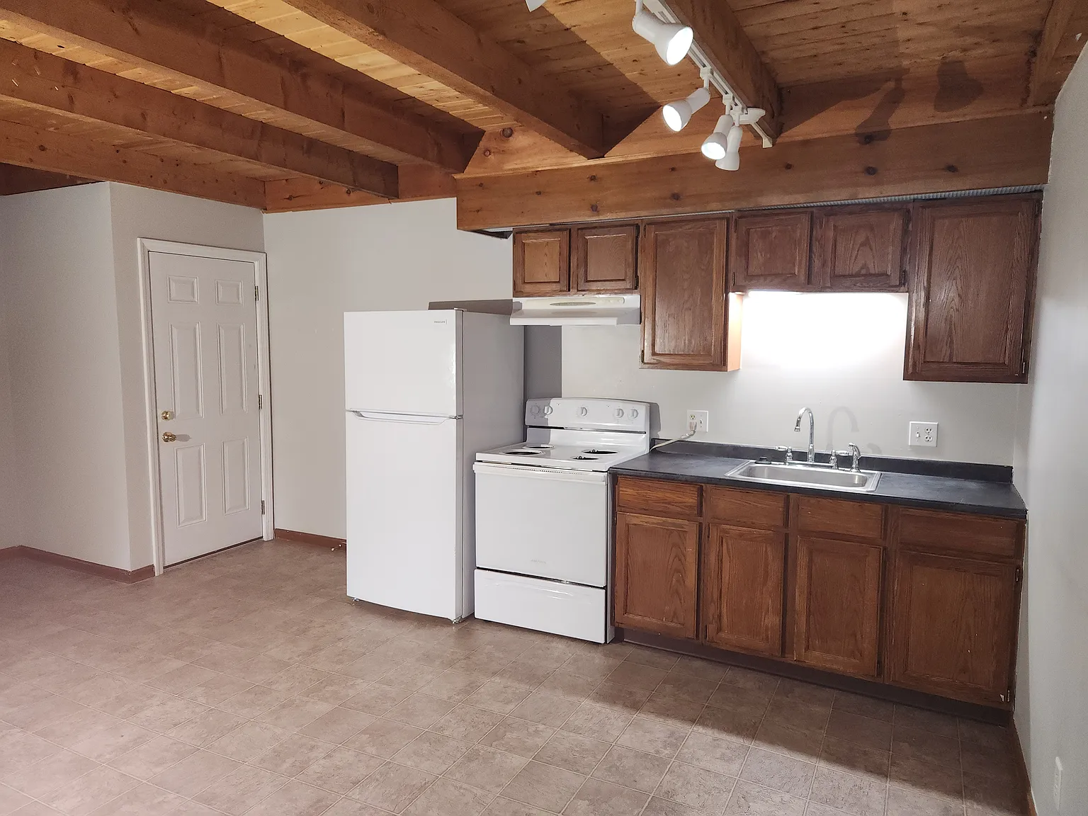 1 bed, 700 sqft, $1,775 — Photo 2