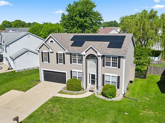 3rd image of 923 Holliday Dr
