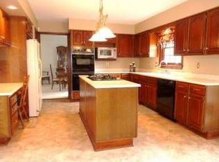 2608 Barnes Dr, Coraopolis, PA 15108