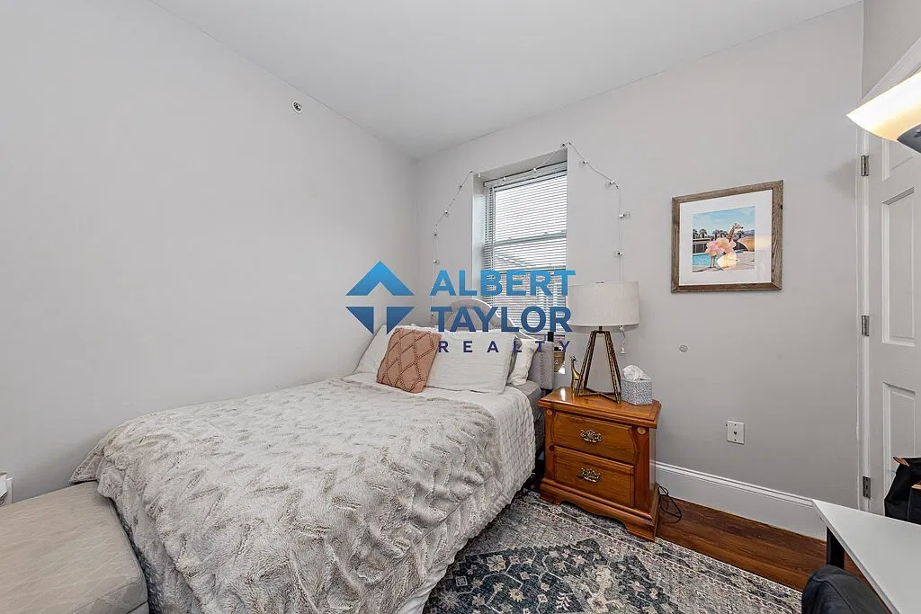 4 bed, $7,200 — Photo 2