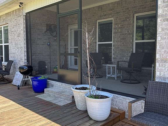 5th image of 105 Brayden Ln