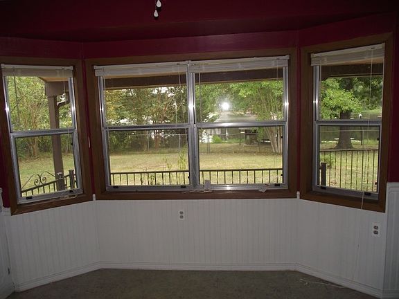 4th image of 34 Sally Lou Ln