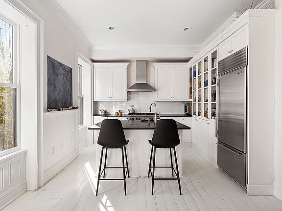 4th image of 367 Grand Ave #2