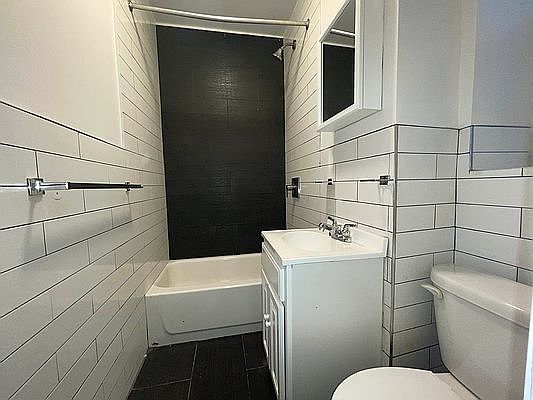 4th image of 2337 Andrews Ave N #2A
