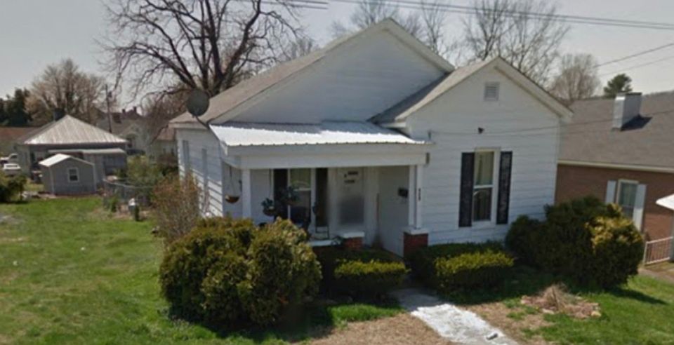 1st image of 920 Oakland Dr