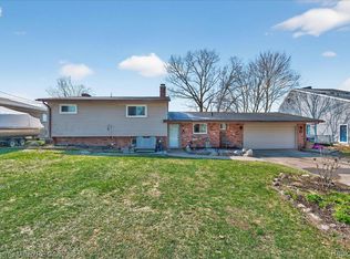 2965 Barkman Dr, Waterford, MI