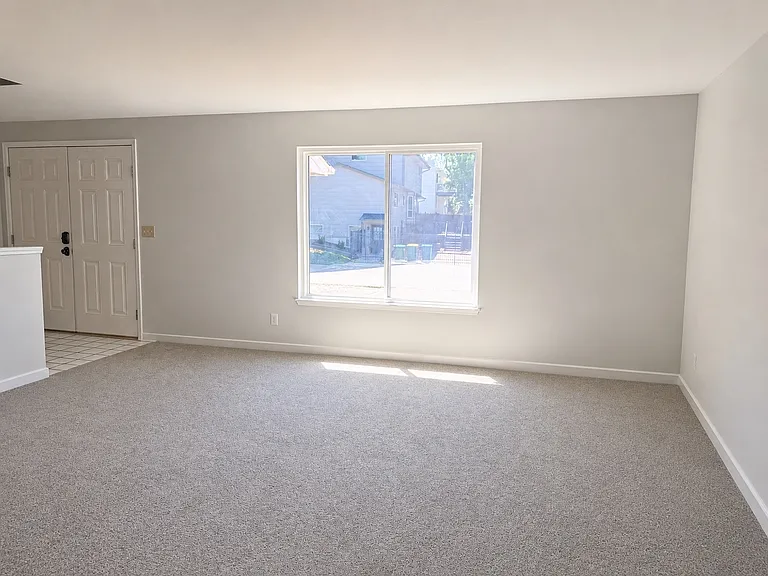 5902 S Ironton Ct — Photo 3
