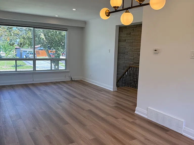 21 Chopin Ave — Photo 3