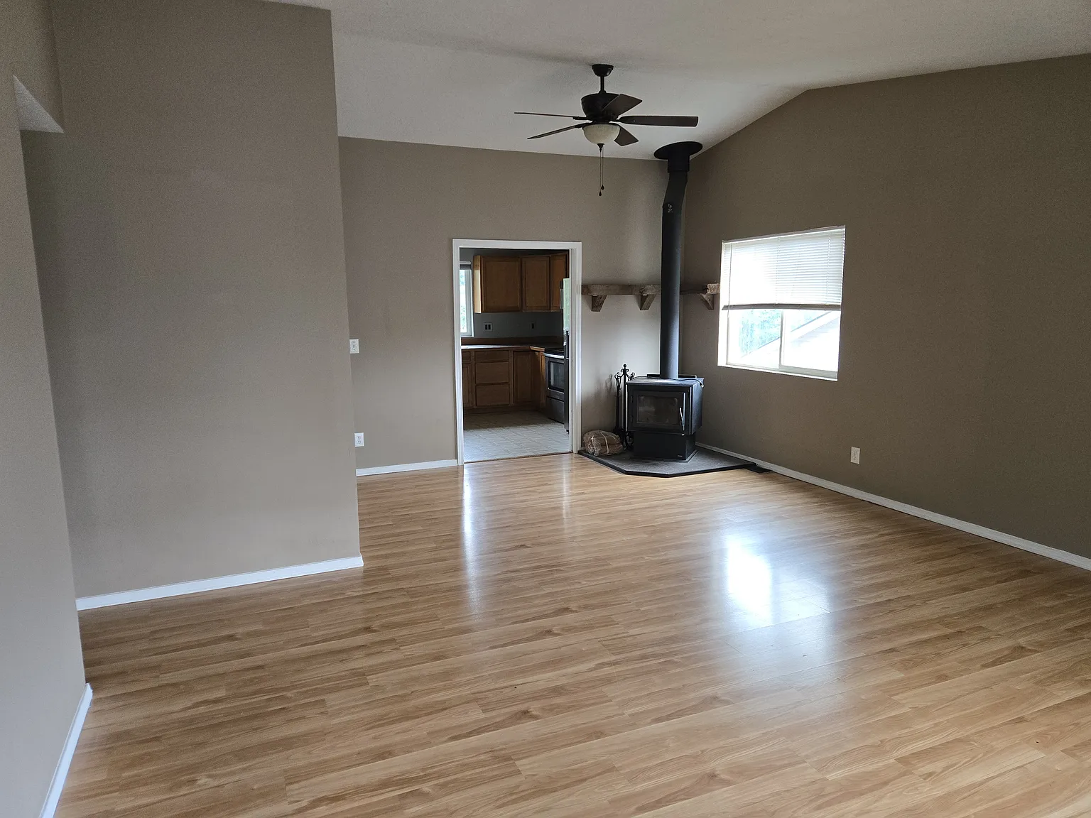 3 bed, 1994 sqft, $2,770 — Photo 3