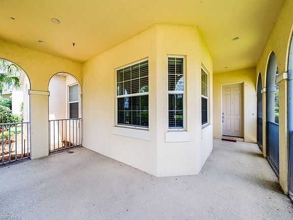 Entrance through front lanai