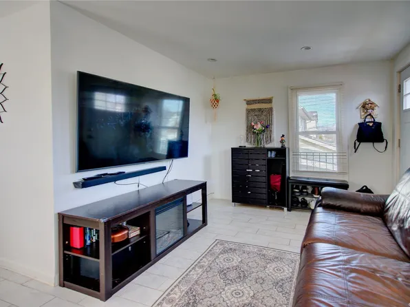 167 Moreland St, Staten Island, NY 10306