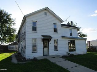 702 N Broad St, Lanark, IL 61046