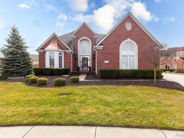 13034 Black Walnut Dr, Shelby Township, MI 48315