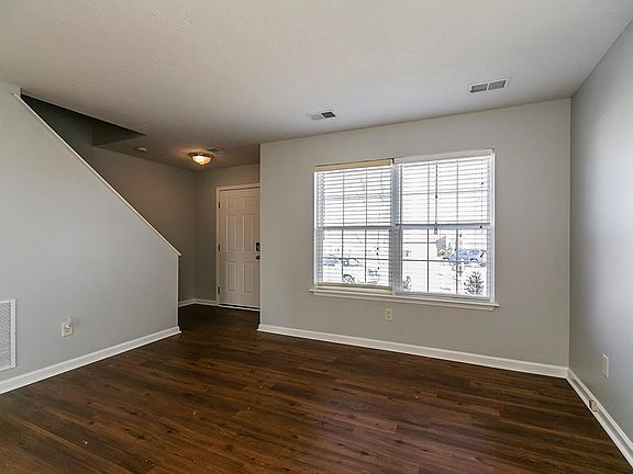 2nd image of 801 Seminole Creek Ct