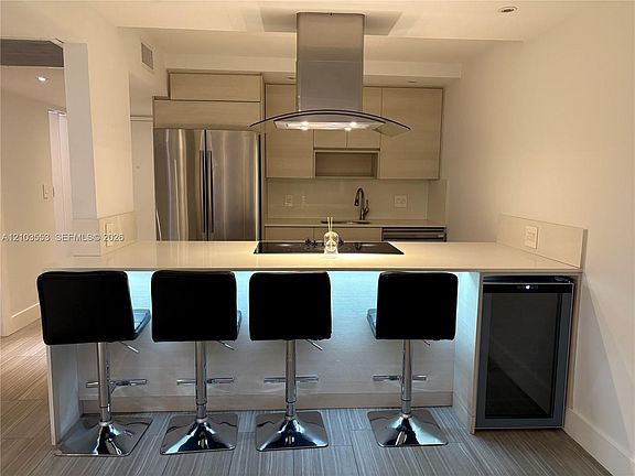 4th image of 2771 Taft St APT 412