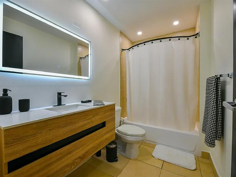 103 Avenue De Diego #1802 — Photo 12
